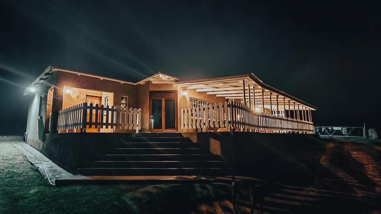 Rocks & Roses Farm Stay Lochiel Екстериор снимка