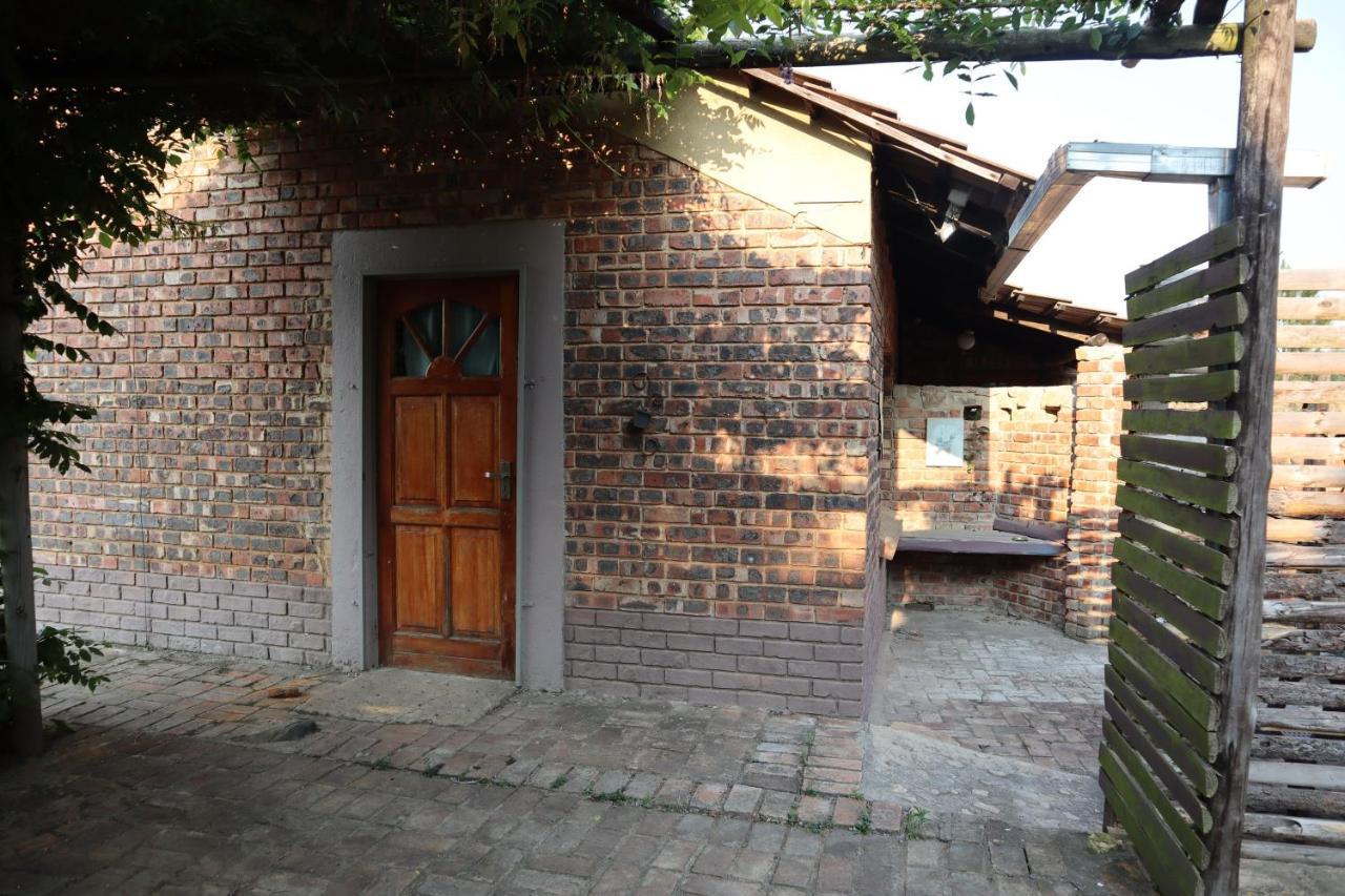 Rocks & Roses Farm Stay Lochiel Екстериор снимка