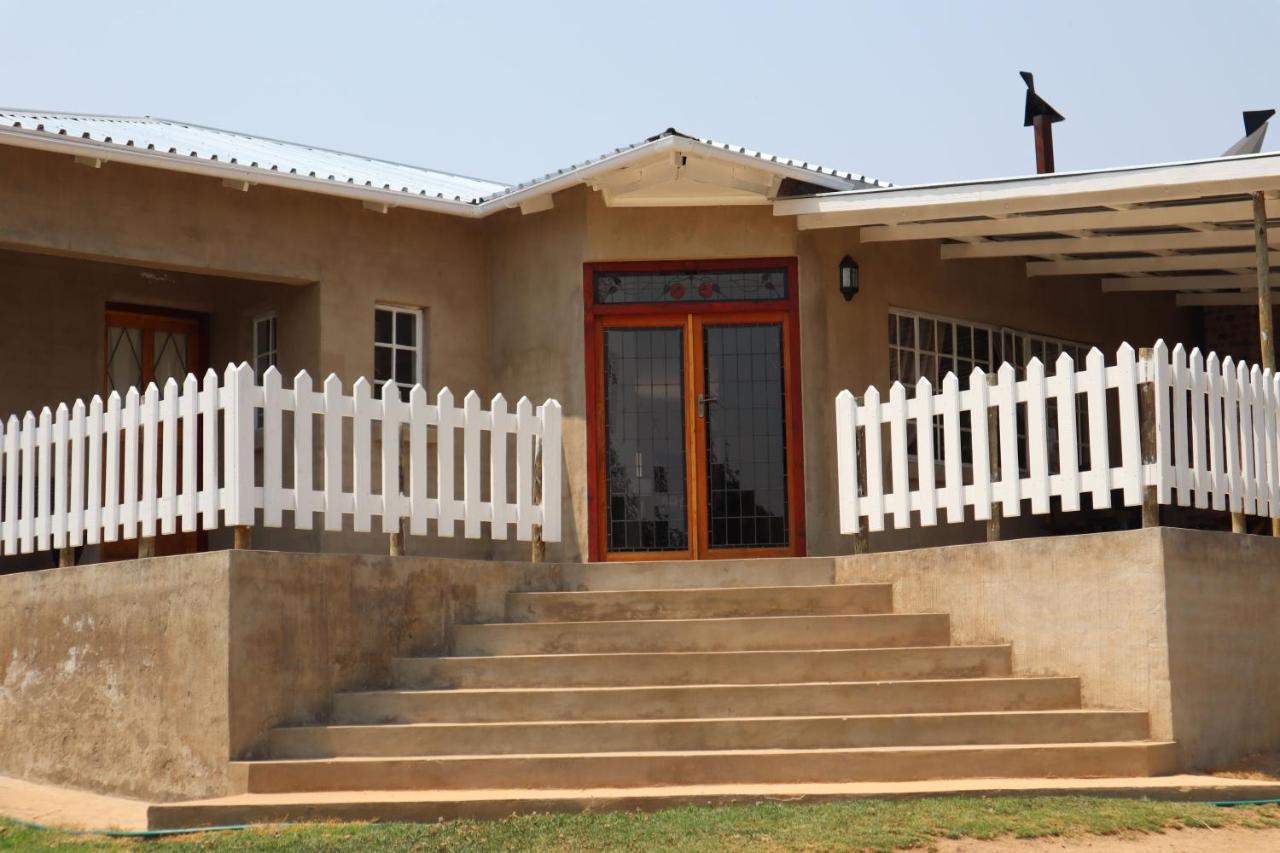 Rocks & Roses Farm Stay Lochiel Екстериор снимка